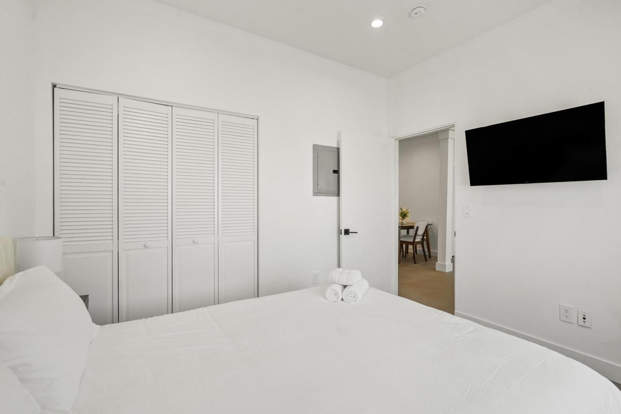 Private Cozy Guest House, King Bed, Parking, Pet Friendly Near Penmar Golf Course! *